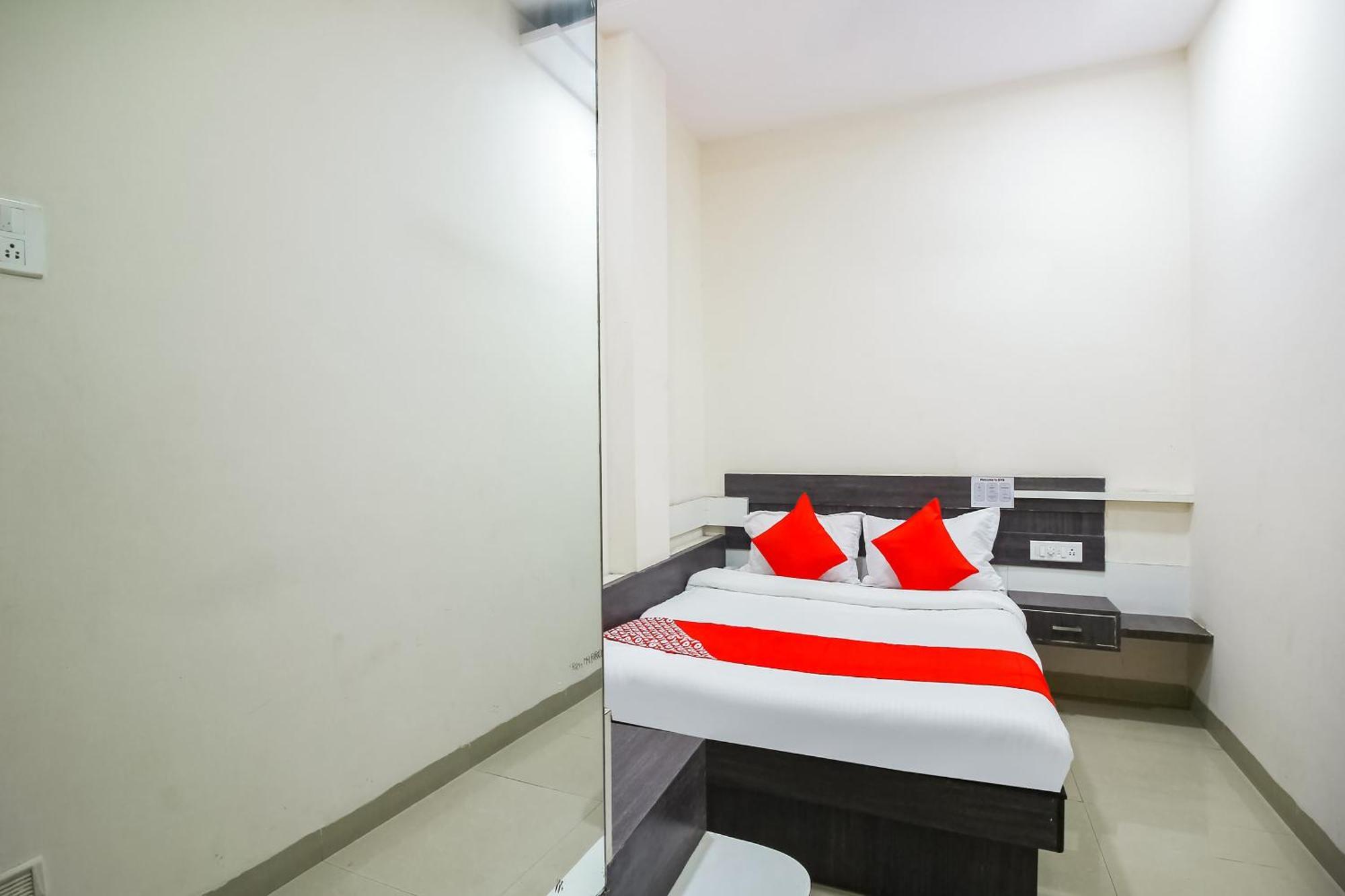 Oyo66342独特酒店 Dhule 外观 照片
